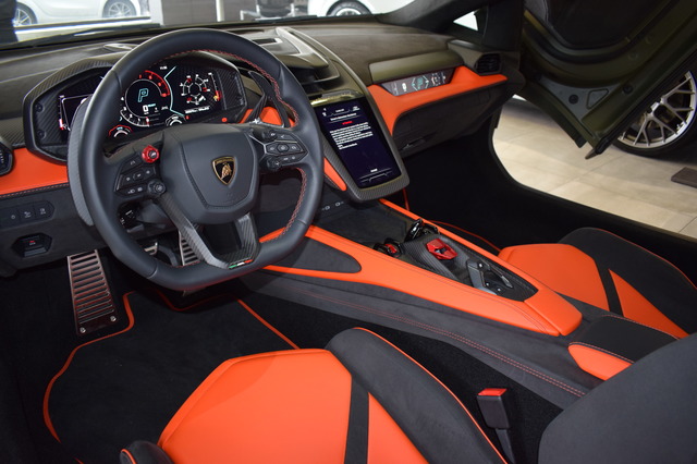 Lamborghini Revuelto (Bild 7)