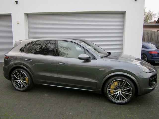 Porsche Cayenne Turbo S E-Hybrid SOLD VERKAUFT! (Bild 3)